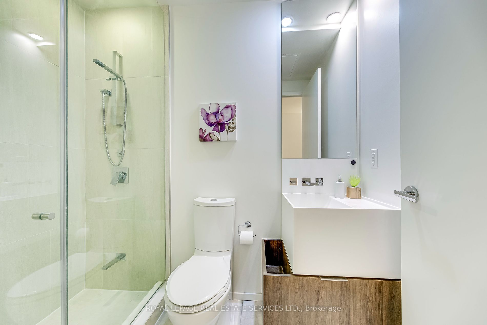 1 Bloor St E, #3309