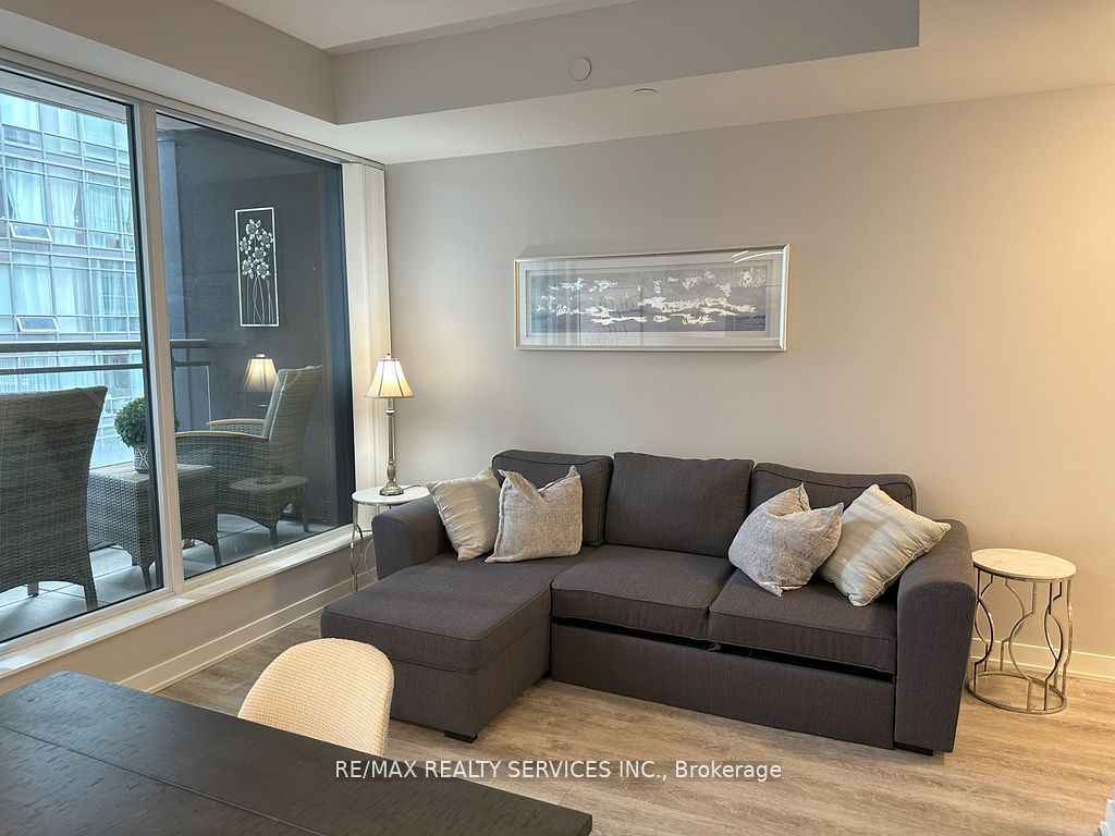 17 Dundonald Street, #408