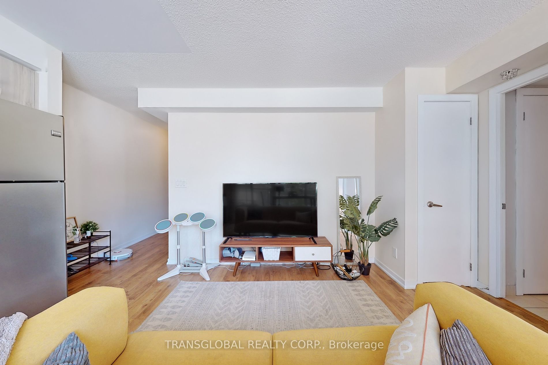 20 Joe Shuster Way, #202