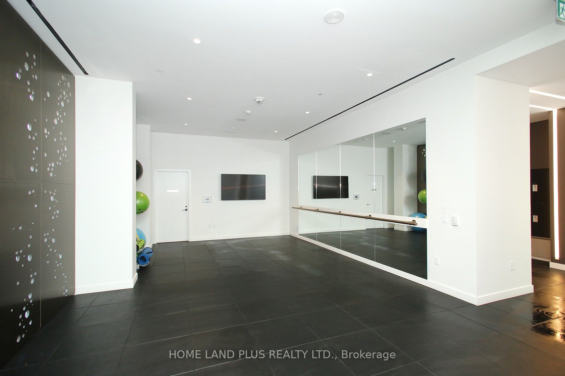 39 Roehampton Avenue #2704