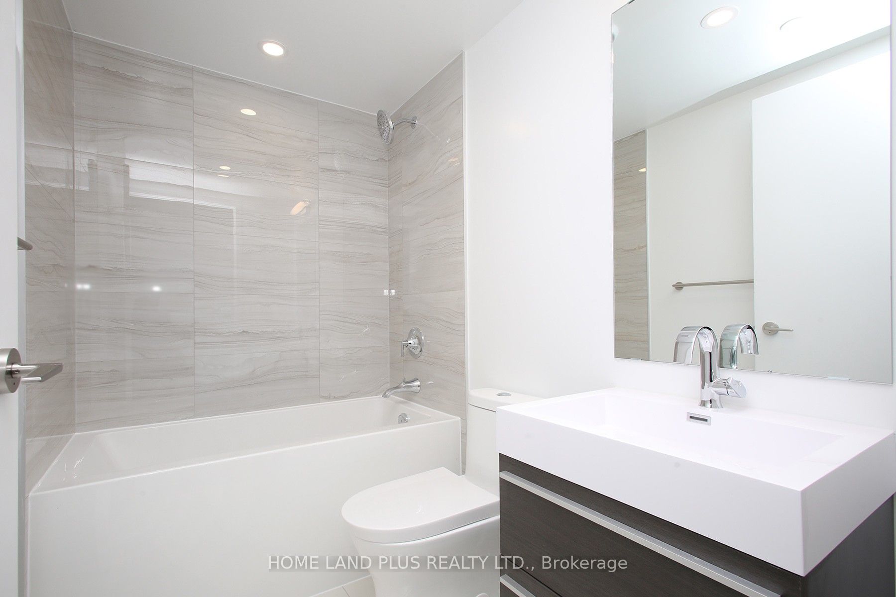 39 Roehampton Avenue #2704
