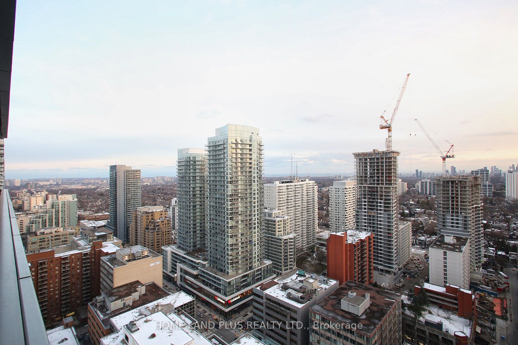 39 Roehampton Avenue #2704