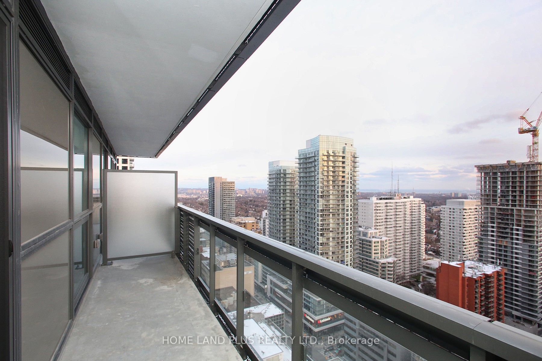 39 Roehampton Avenue #2704