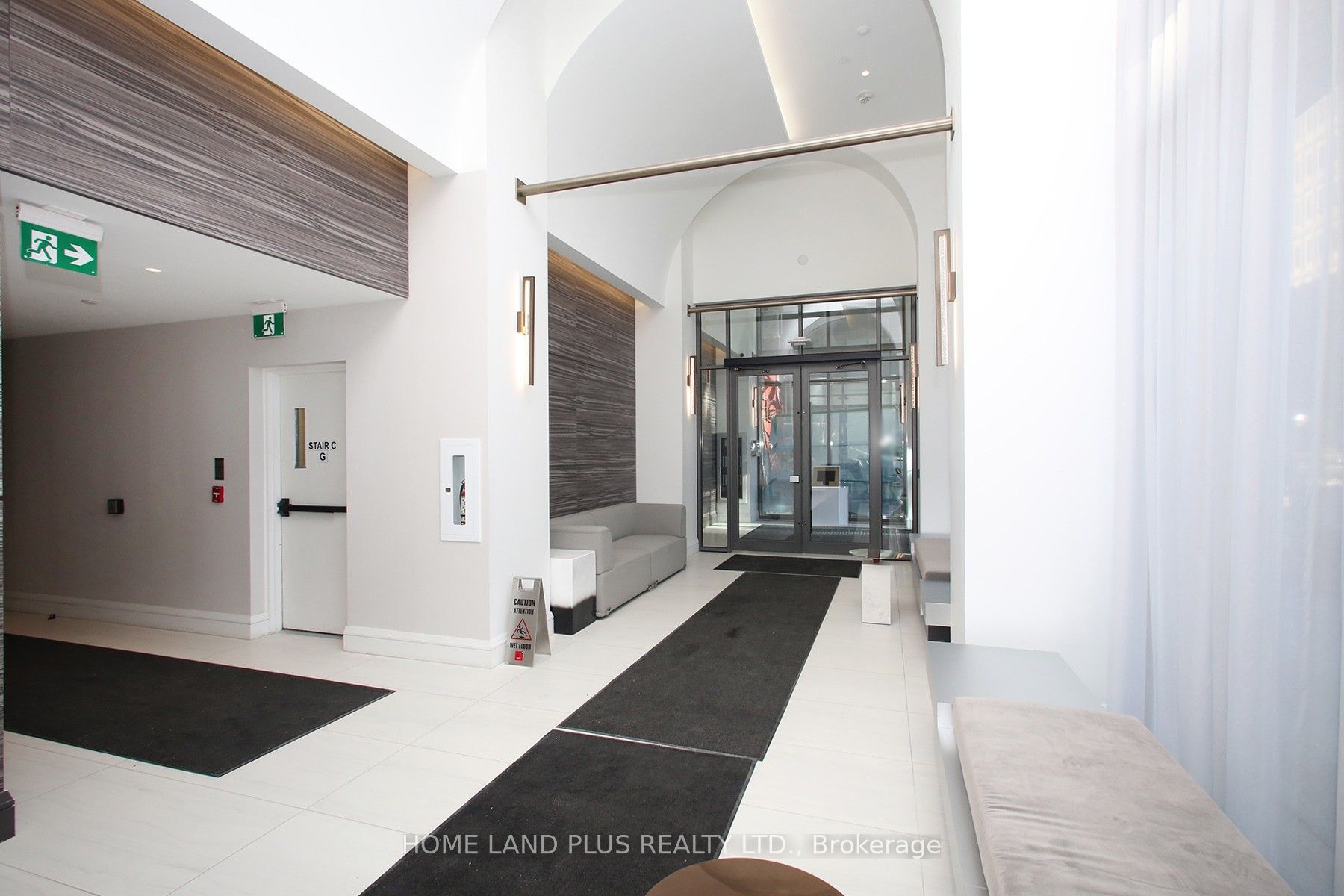39 Roehampton Avenue #2704