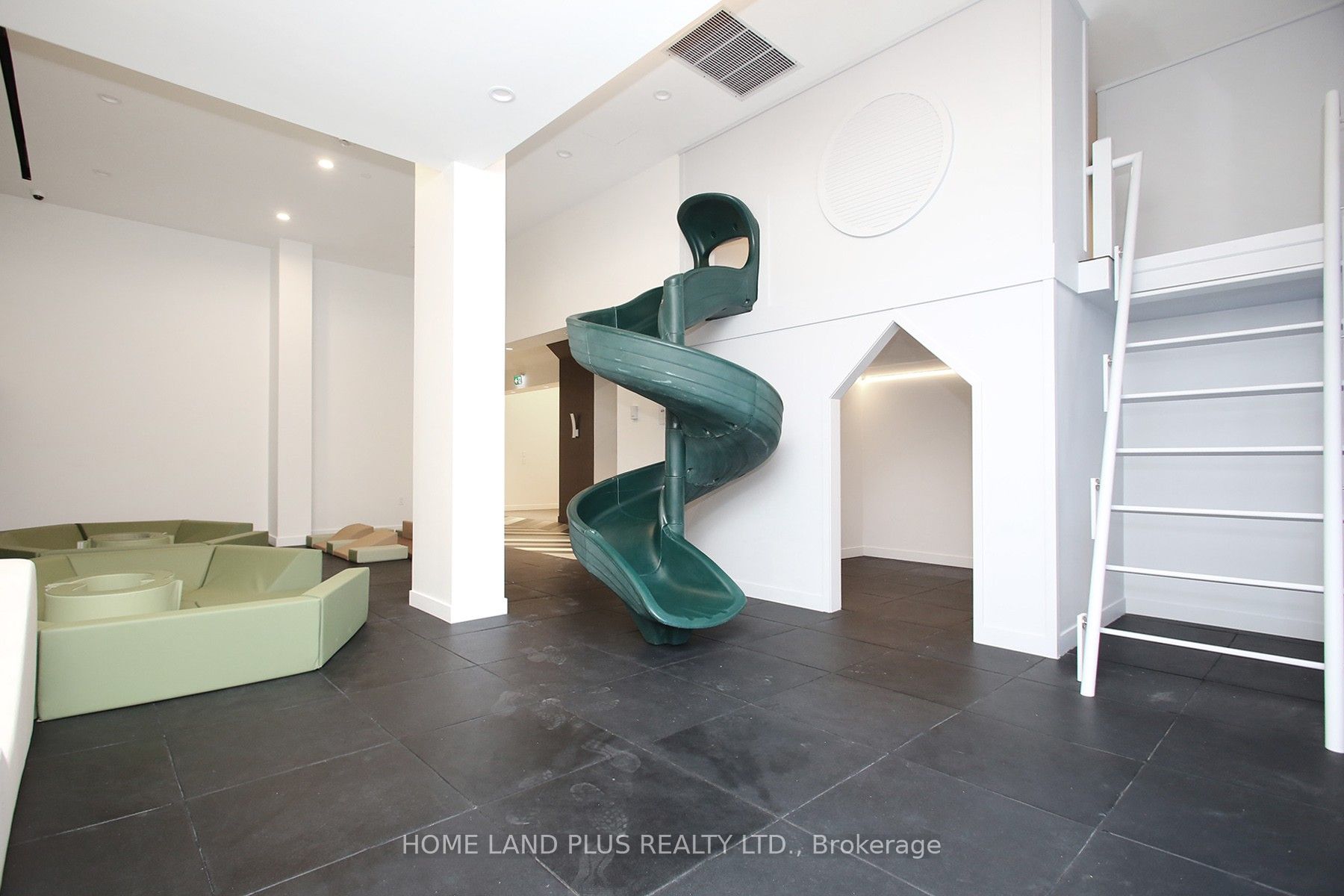 39 Roehampton Avenue #2704