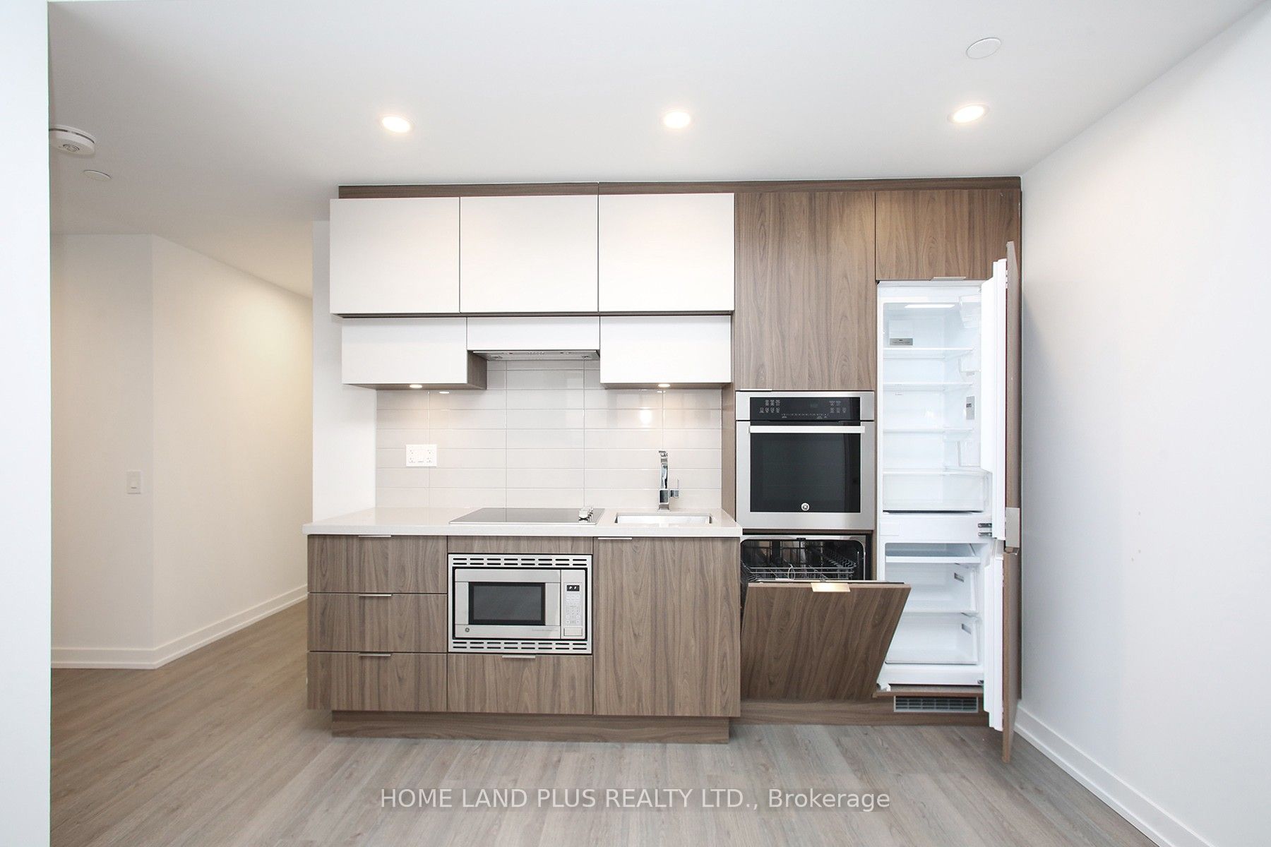 39 Roehampton Avenue #2704