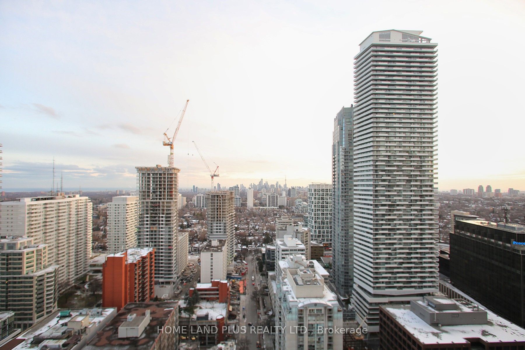 39 Roehampton Avenue #2704
