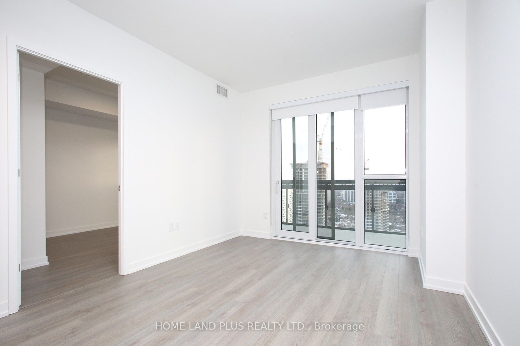 39 Roehampton Avenue #2704