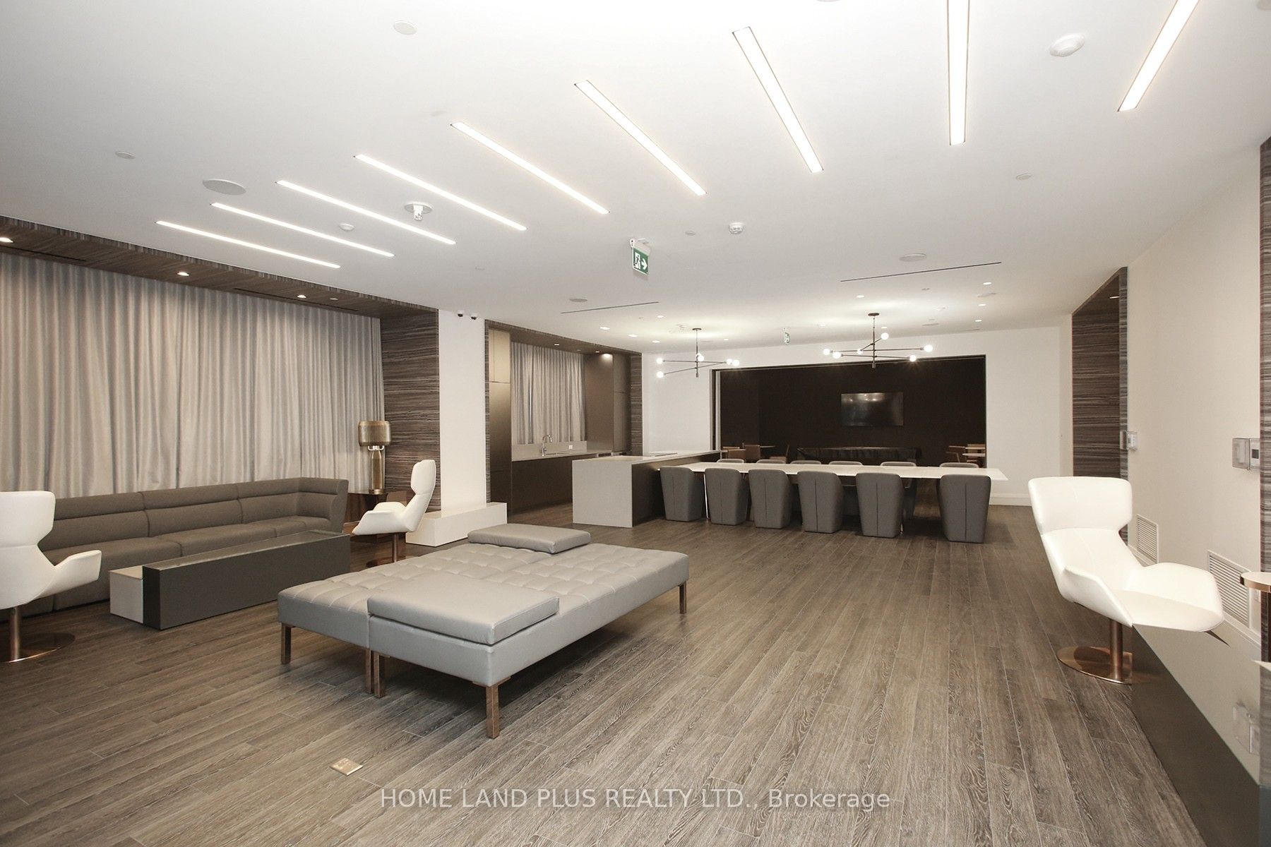 39 Roehampton Avenue #2704