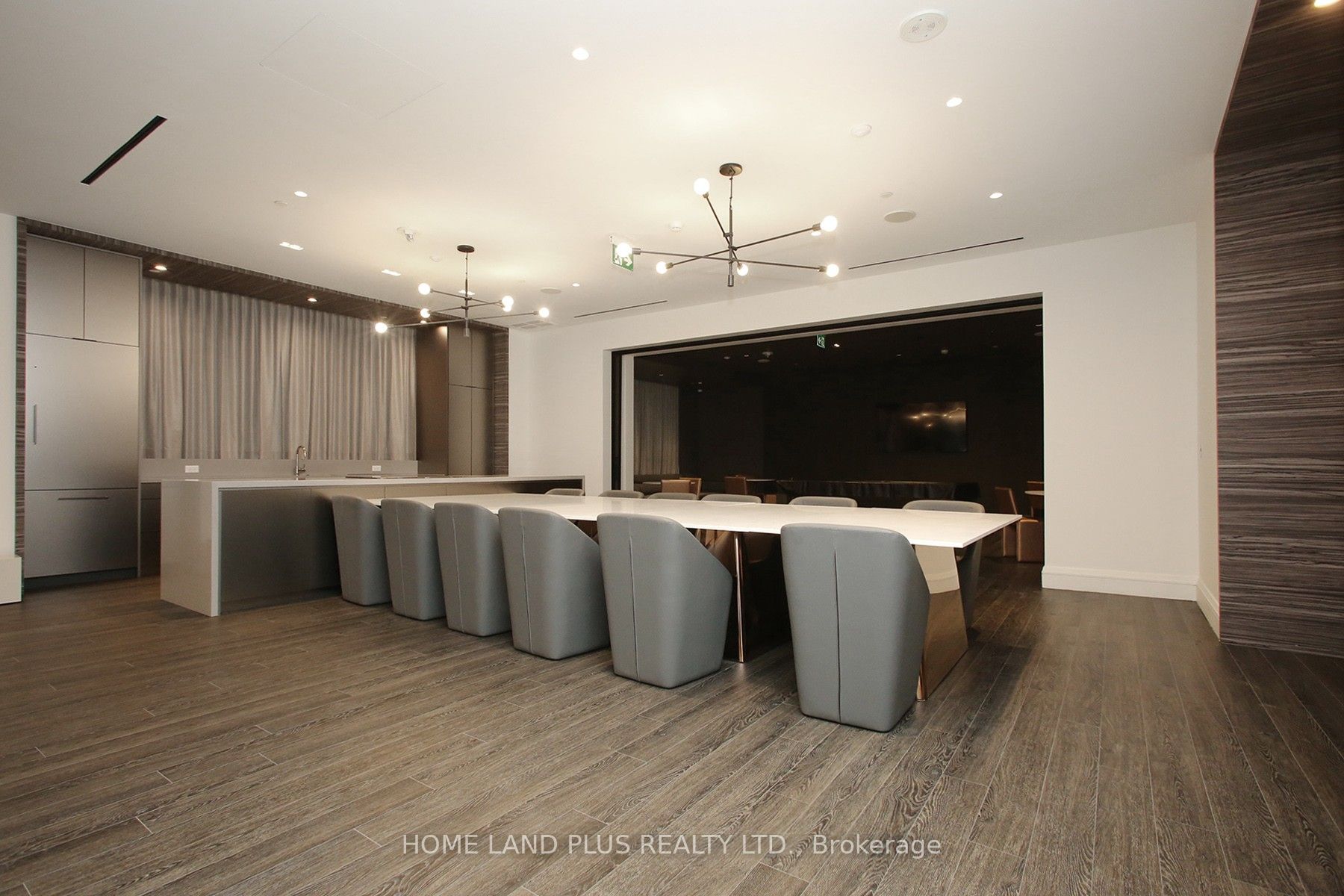 39 Roehampton Avenue #2704