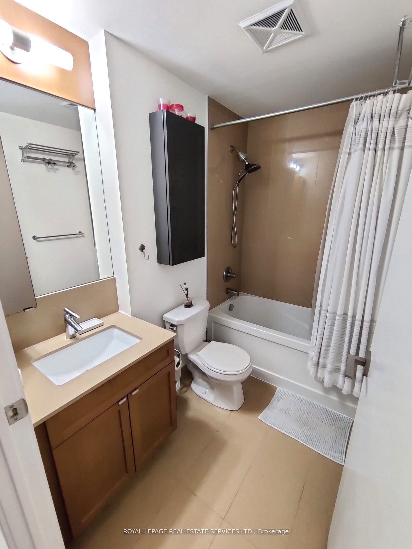 98 Lillian Street, #520