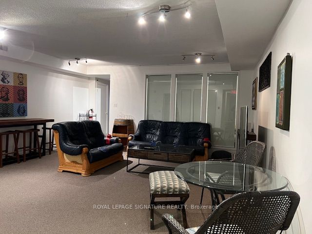 208 Carlton Street #Lower