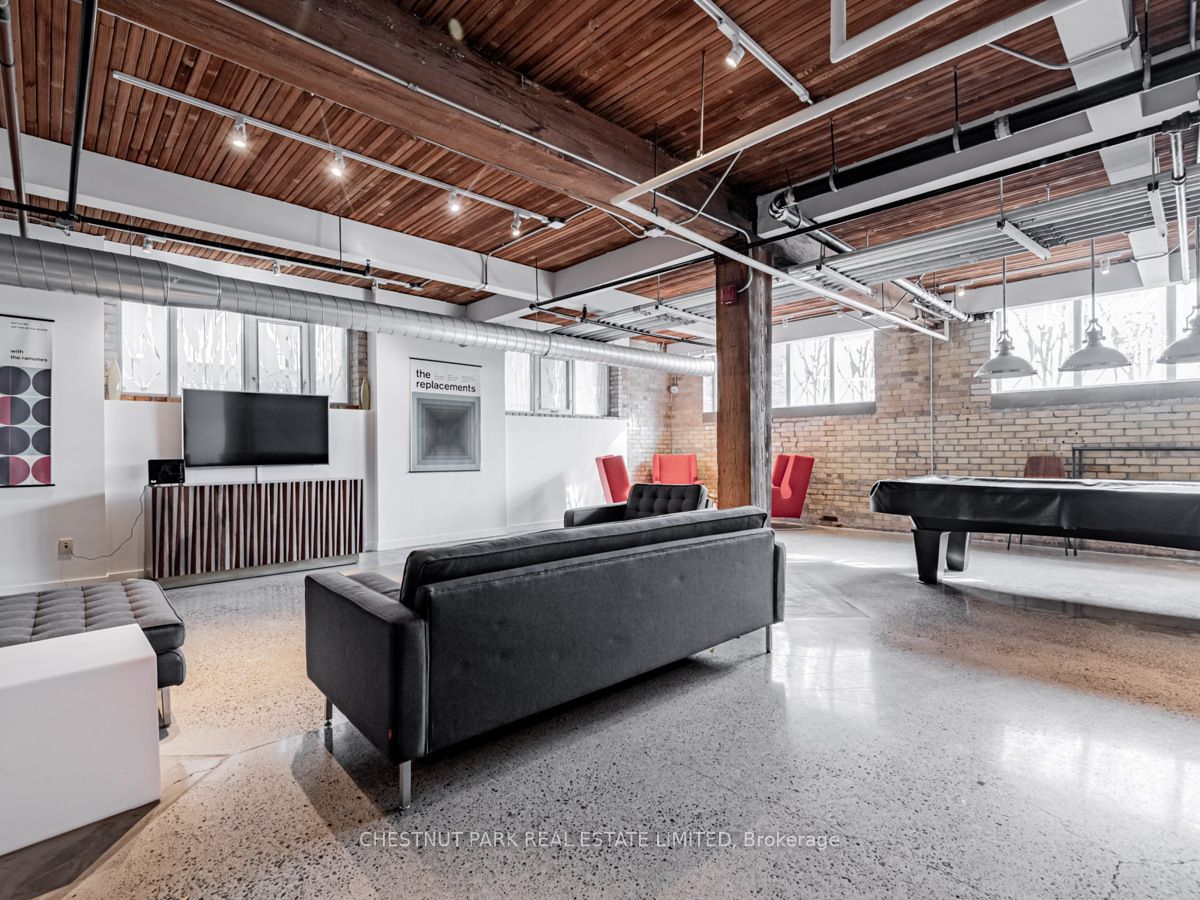 955 Queen St W, #526