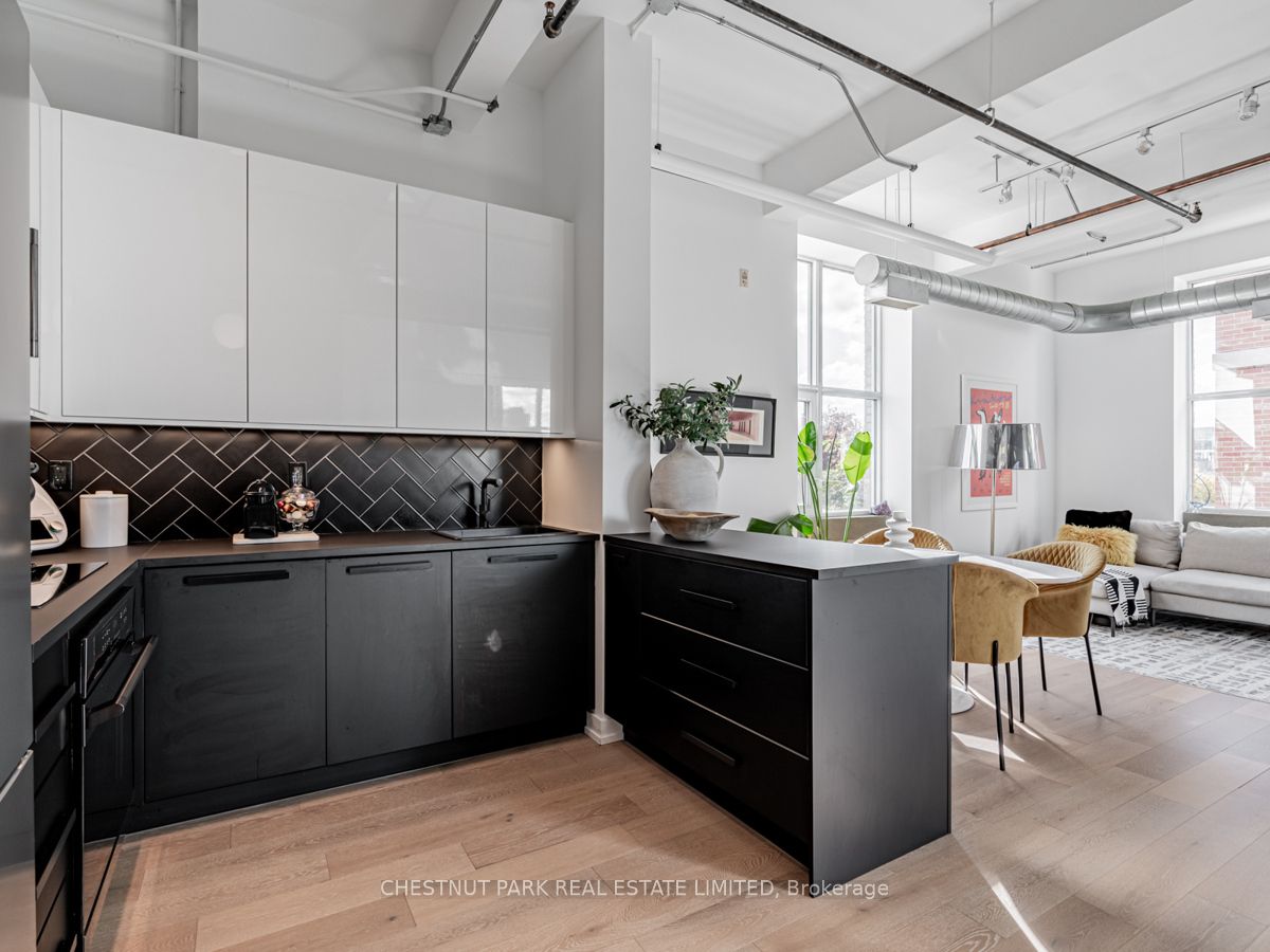 955 Queen St W, #526