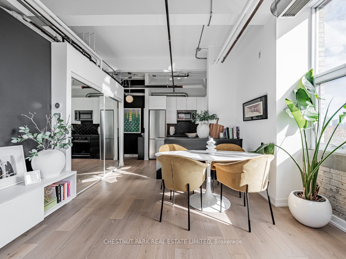 955 Queen St W, #526