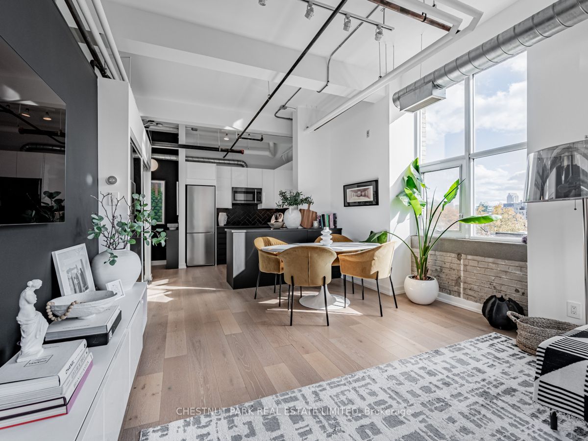 955 Queen St W, #526