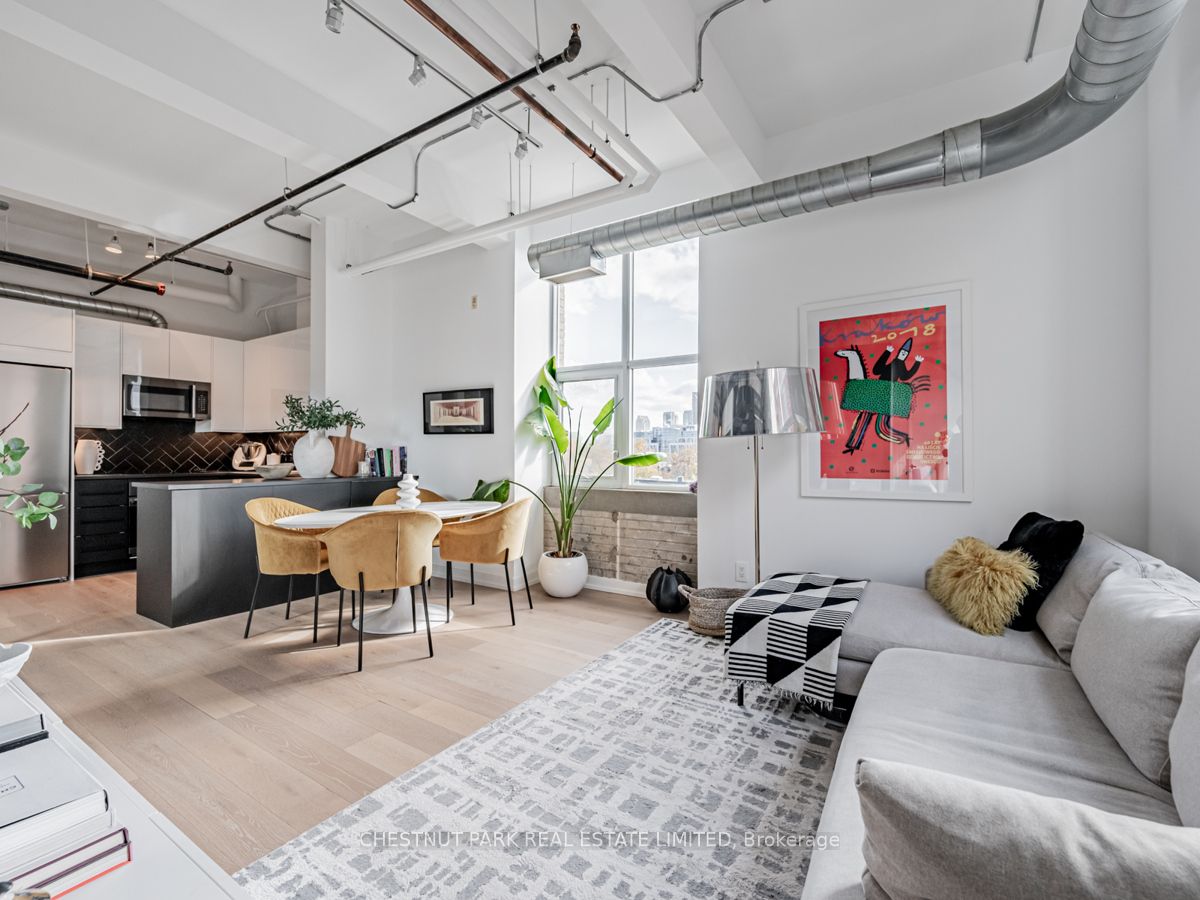 955 Queen St W, #526
