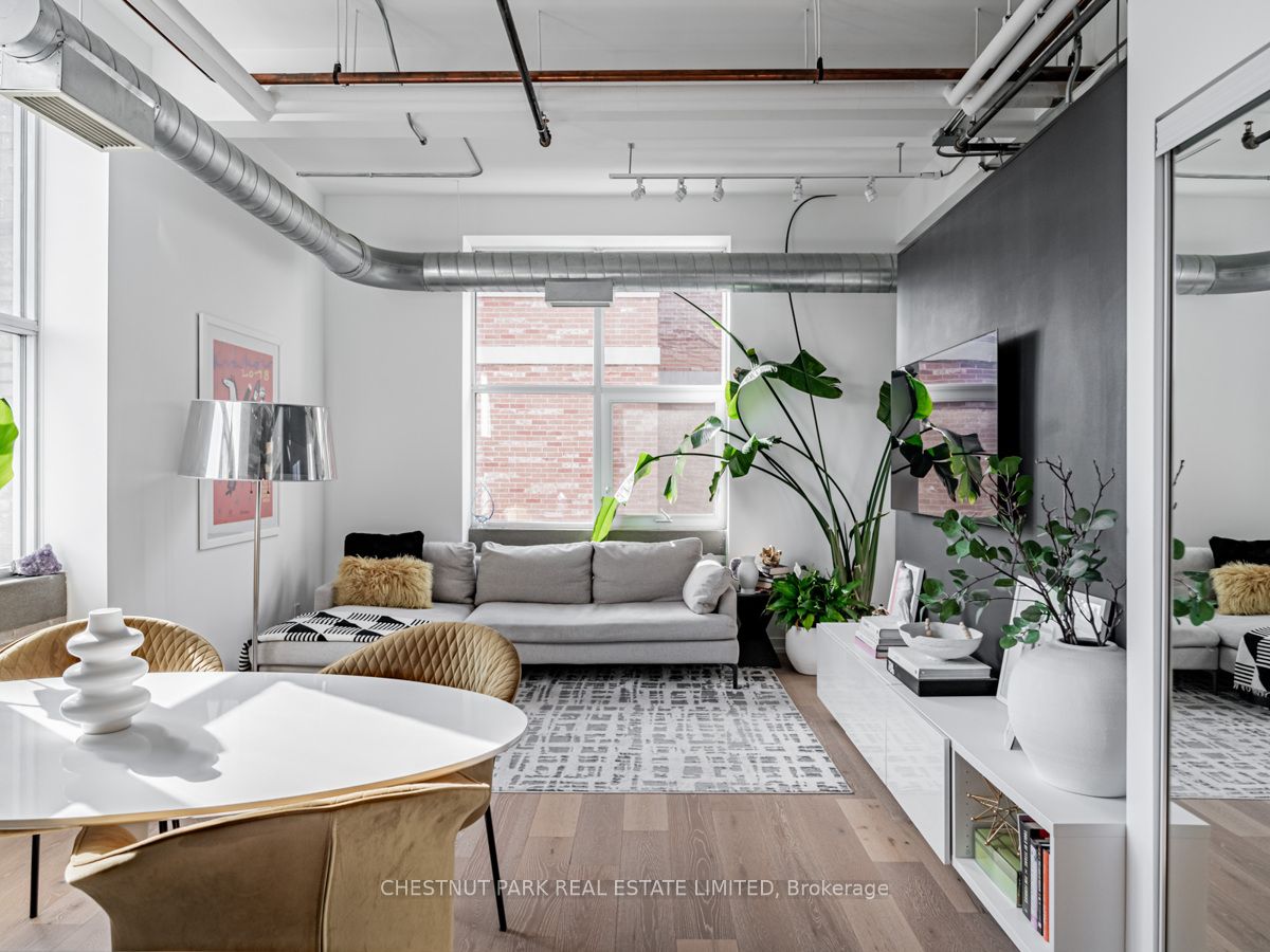 955 Queen St W, #526