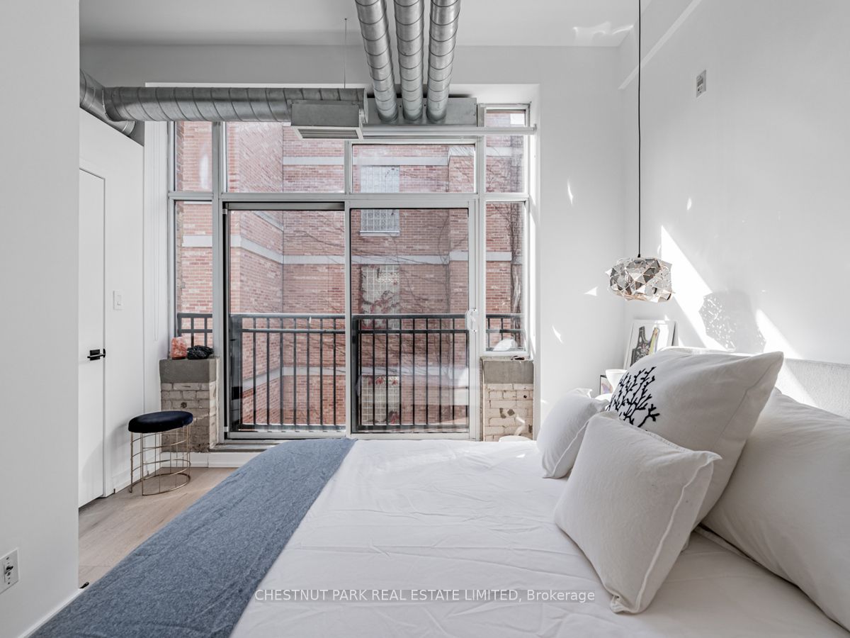 955 Queen St W, #526