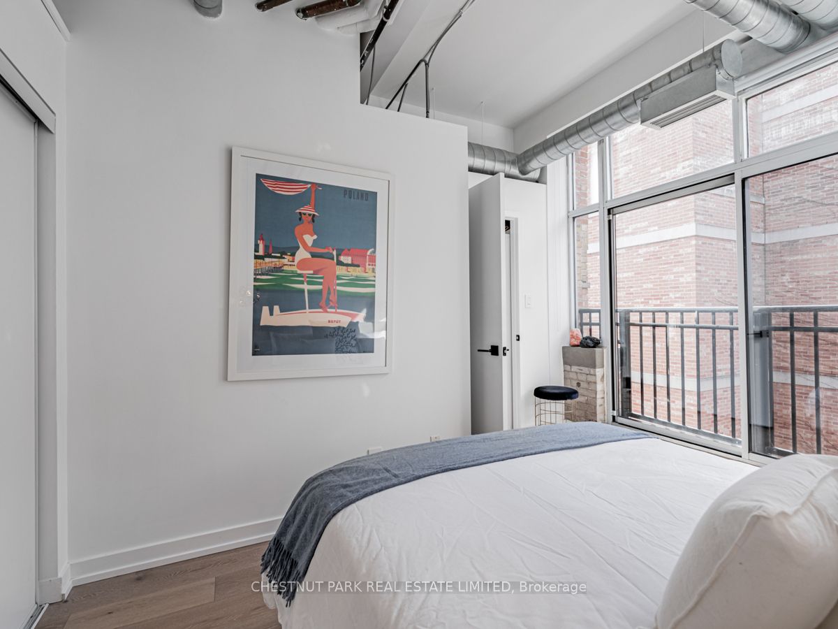 955 Queen St W, #526