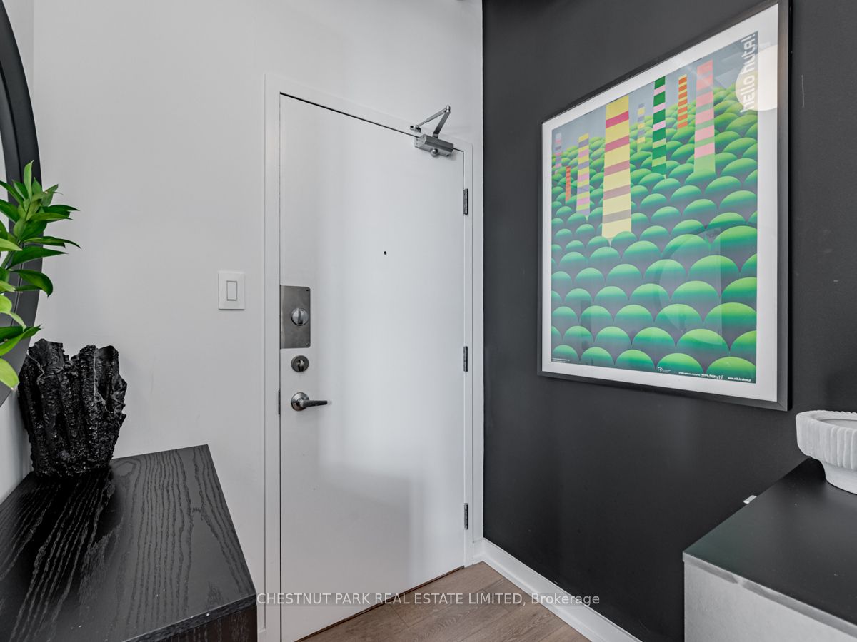 955 Queen St W, #526