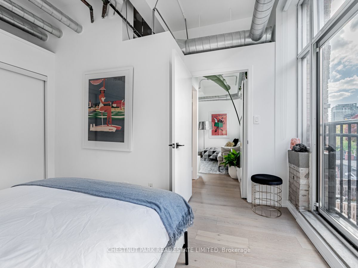 955 Queen St W, #526