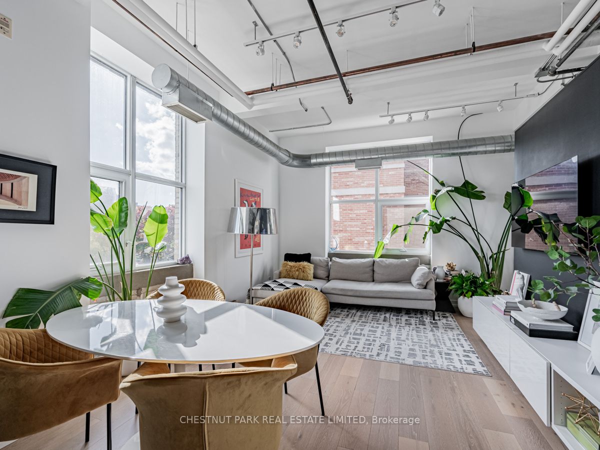 955 Queen St W, #526