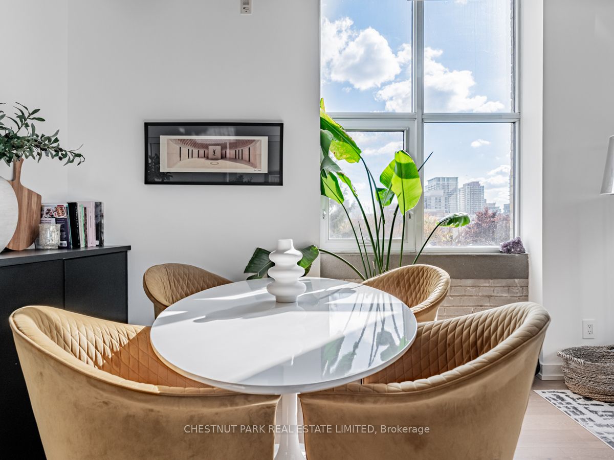 955 Queen St W, #526
