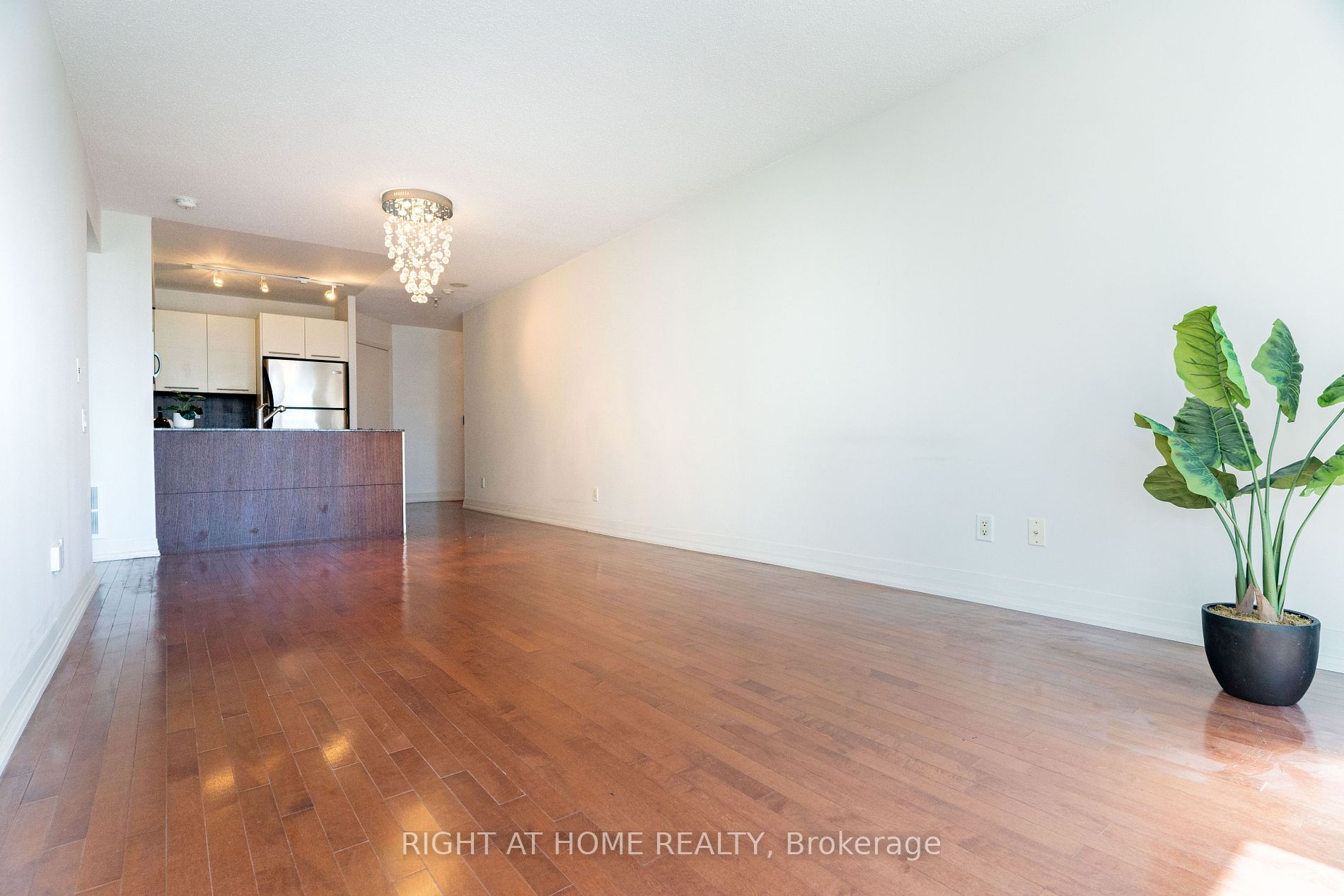 21 Carlton St, #1010
