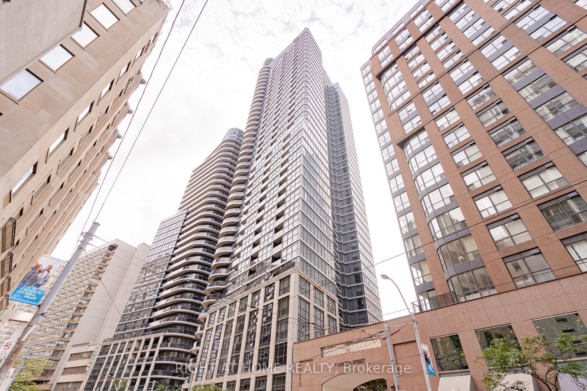 21 Carlton St, #1010