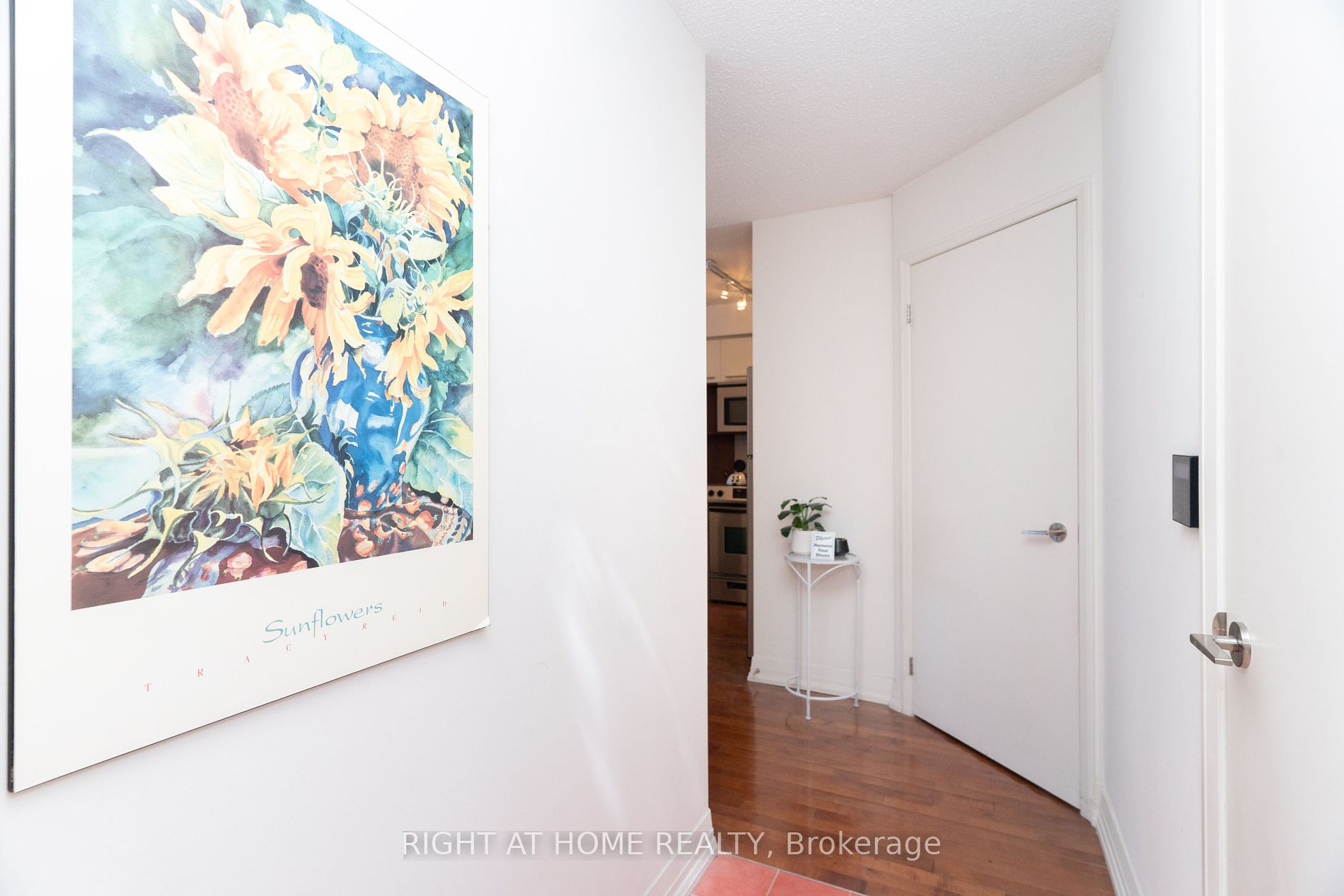 21 Carlton St, #1010