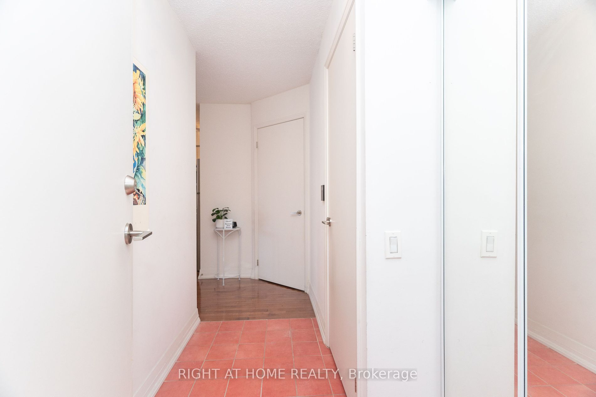 21 Carlton St, #1010