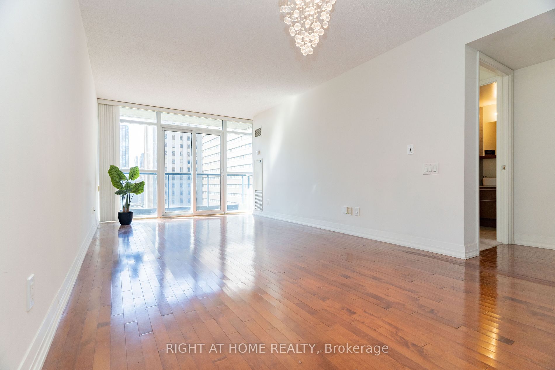 21 Carlton St, #1010
