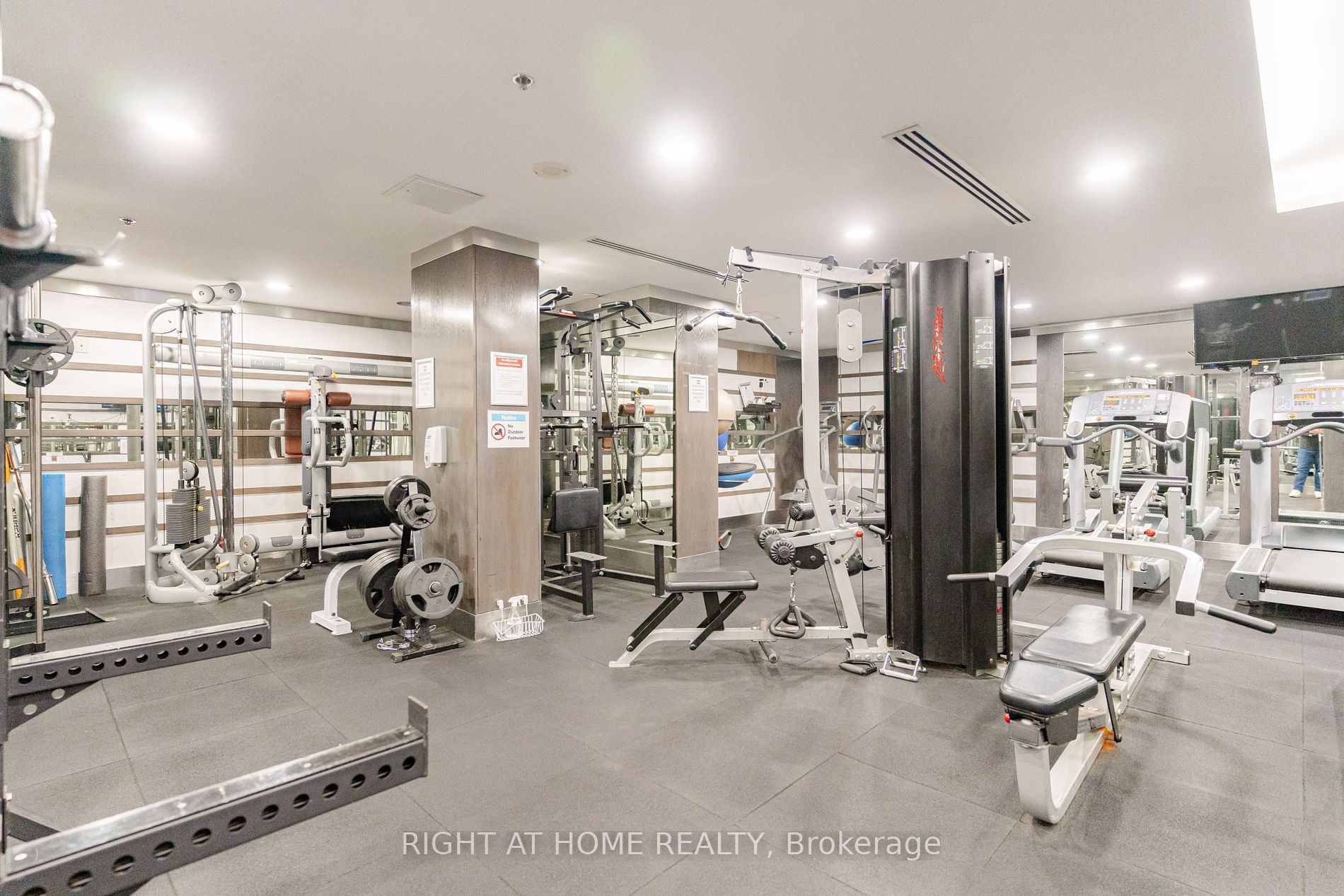 21 Carlton St, #1010