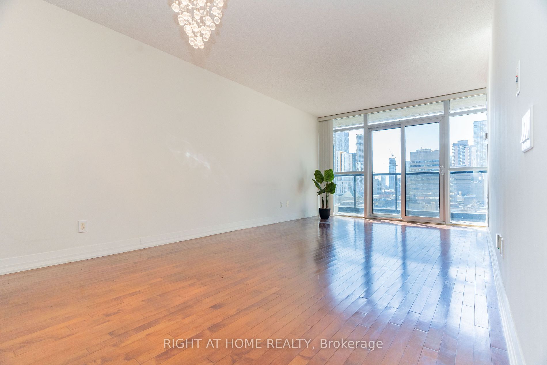 21 Carlton St, #1010