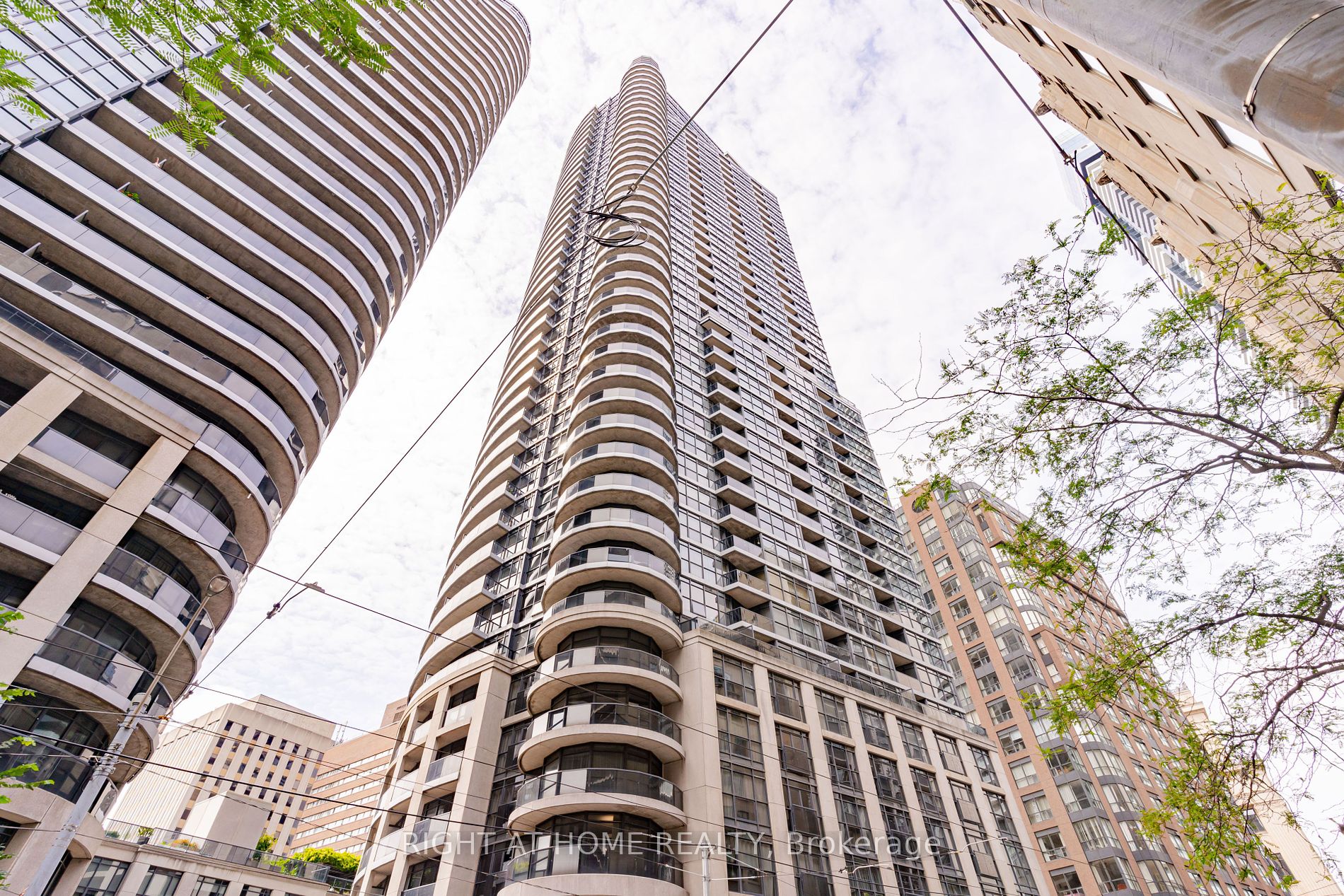 21 Carlton St, #1010
