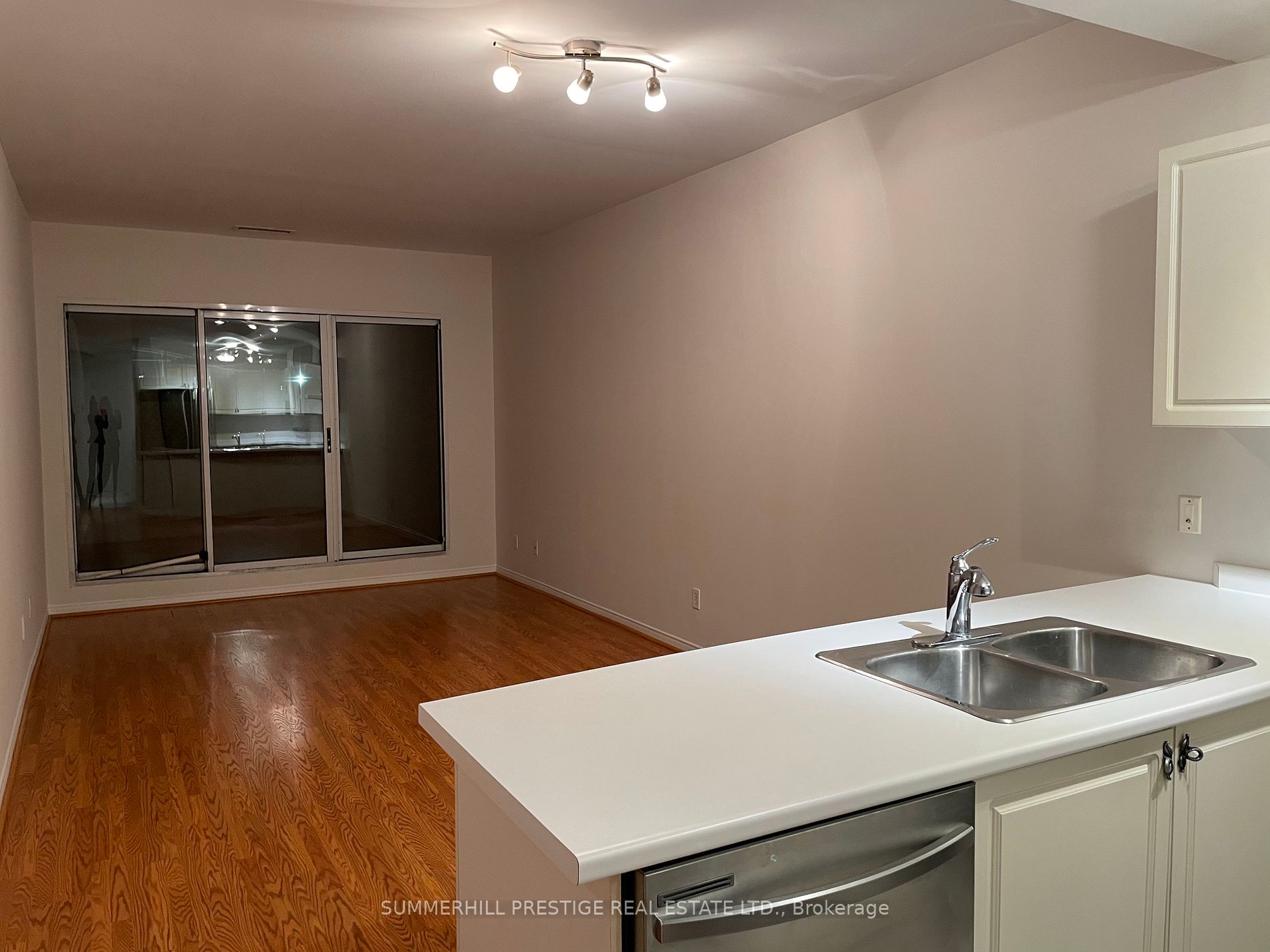 600 Eglinton Avenue E, #102