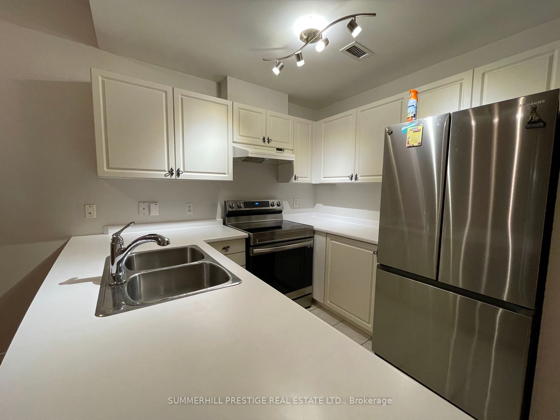 600 Eglinton Avenue E, #102