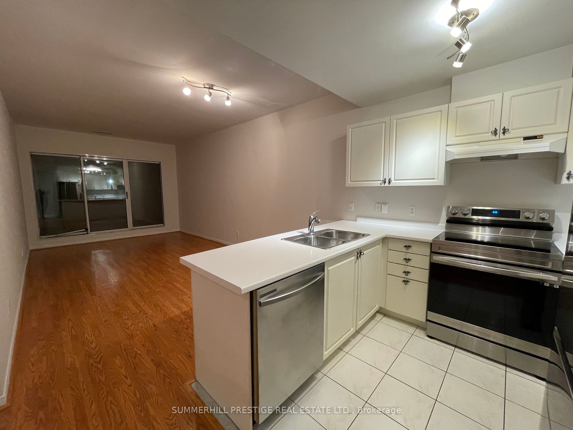 600 Eglinton Avenue E, #102