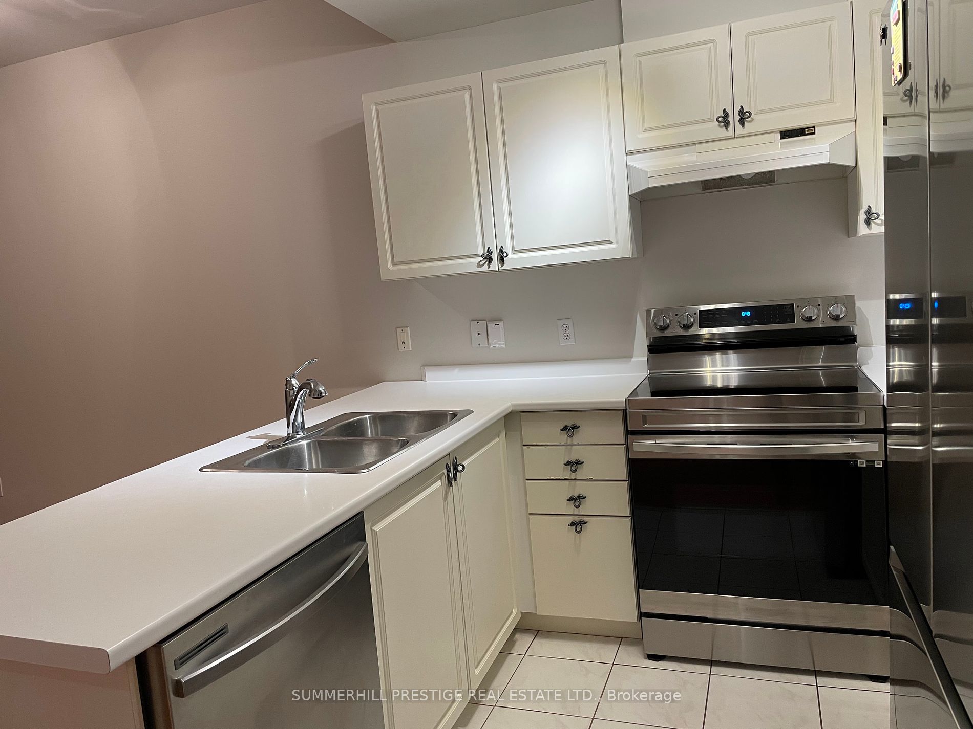 600 Eglinton Avenue E, #102