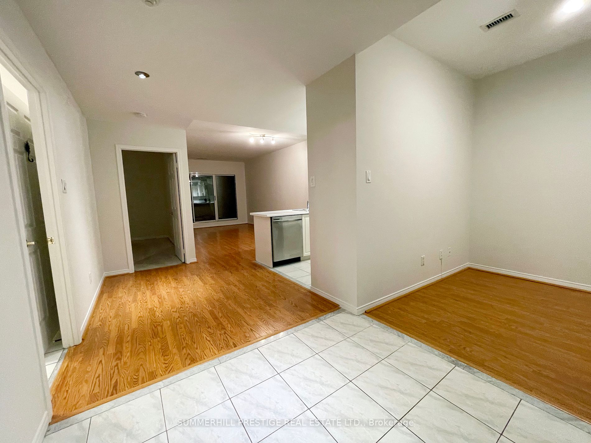 600 Eglinton Avenue E, #102