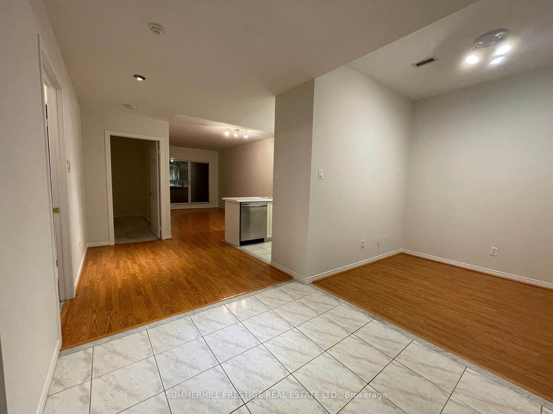 600 Eglinton Avenue E, #102