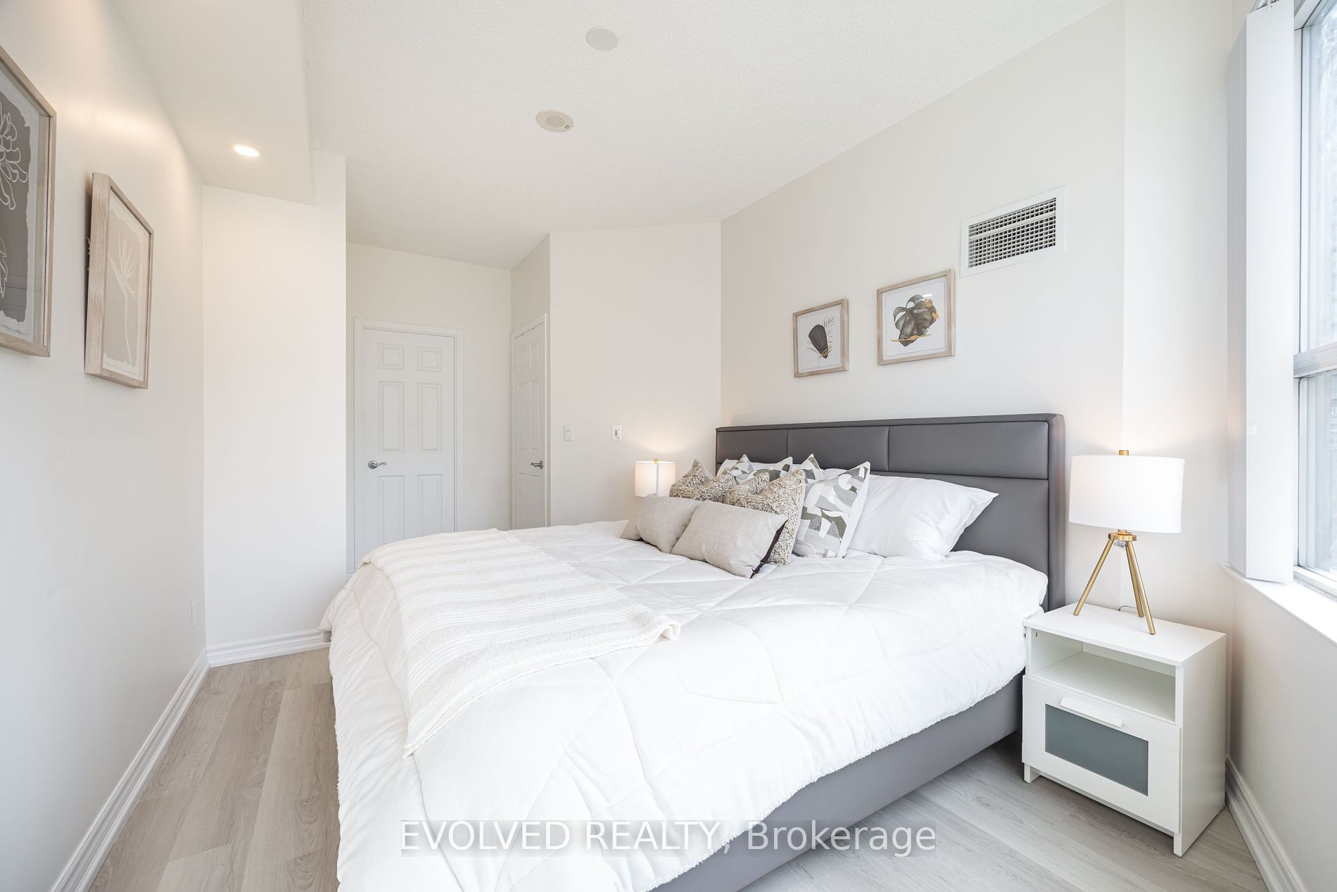 18 Holmes Avenue, #305