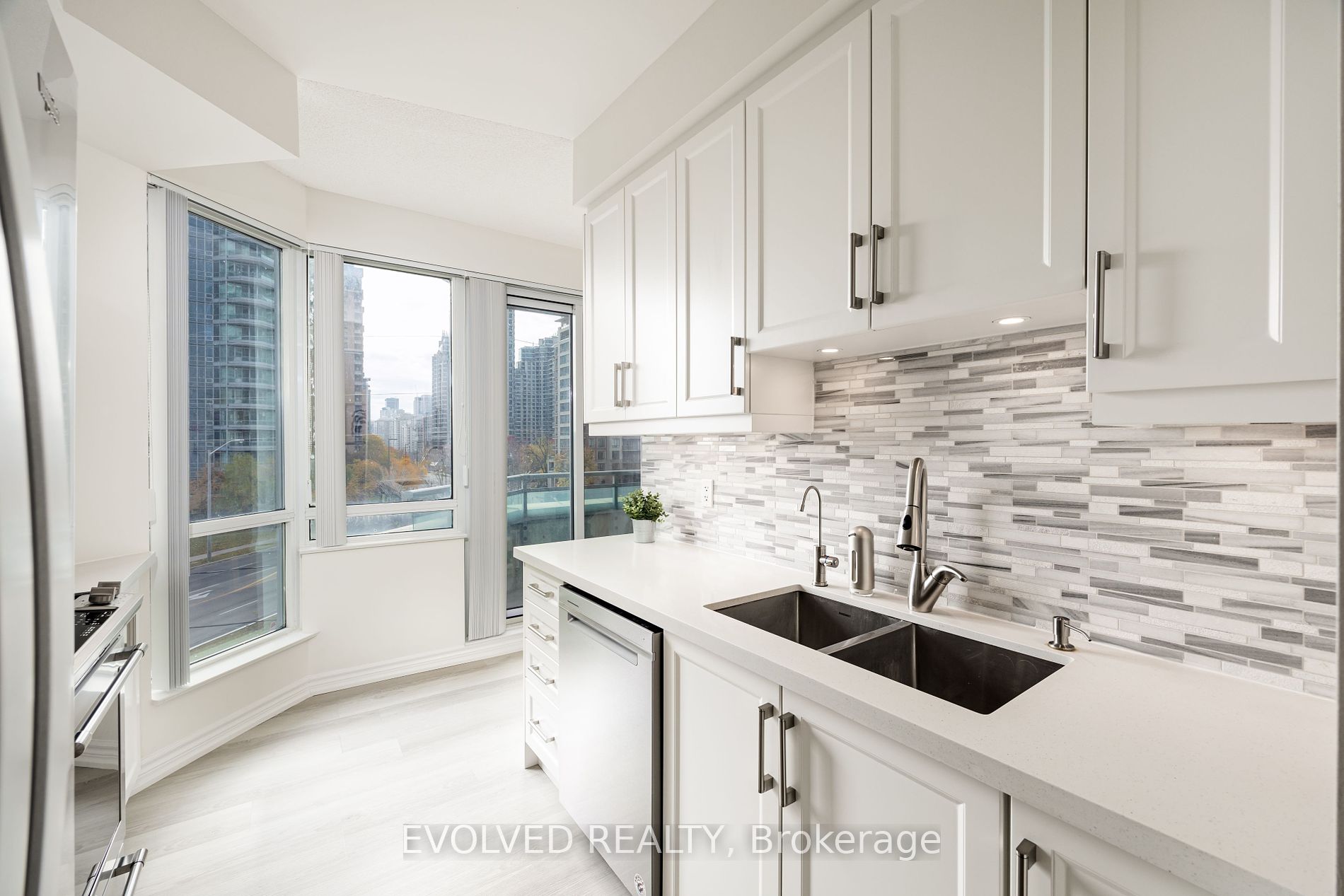 18 Holmes Avenue, #305