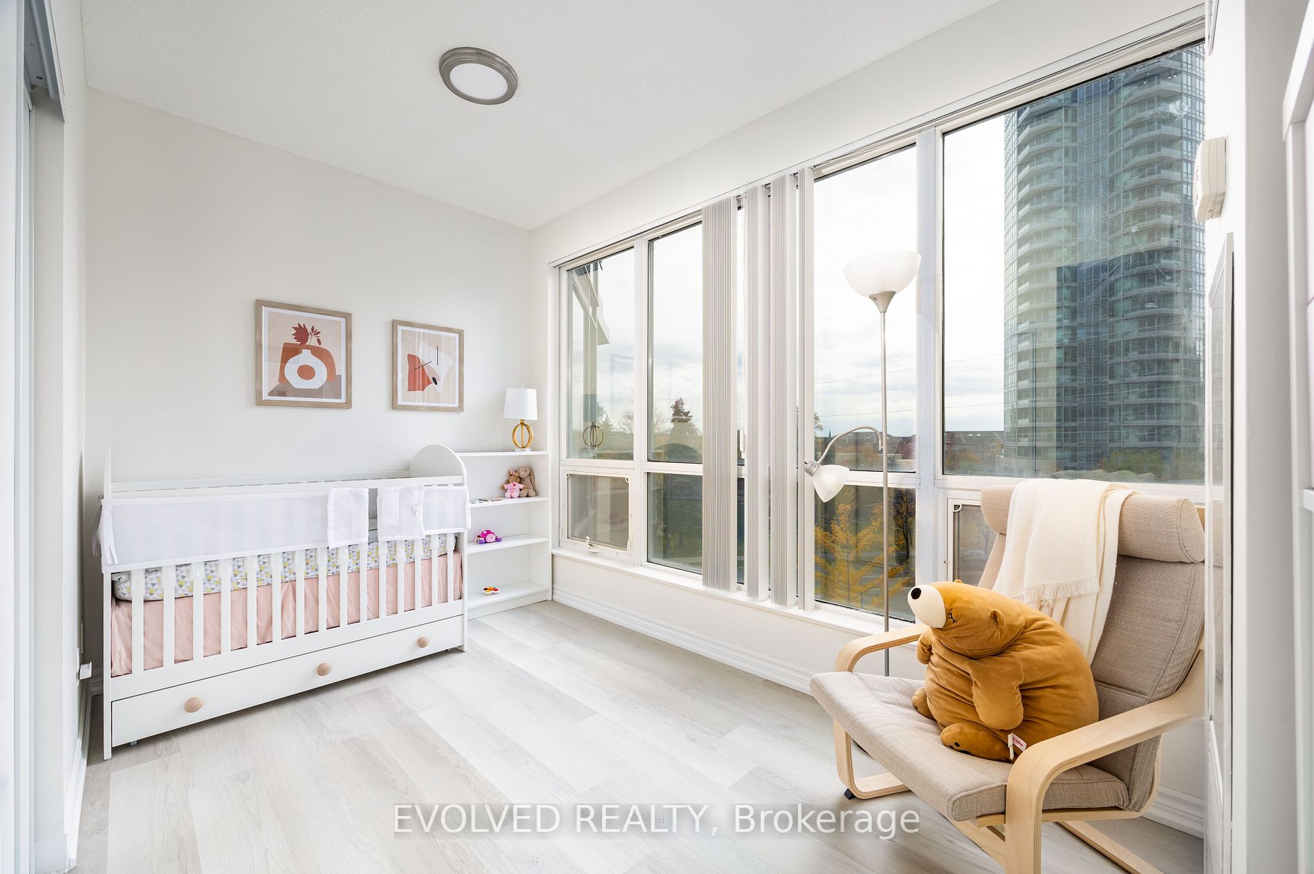 18 Holmes Avenue, #305