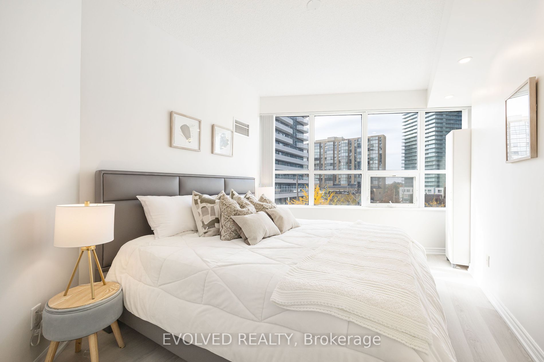 18 Holmes Avenue, #305