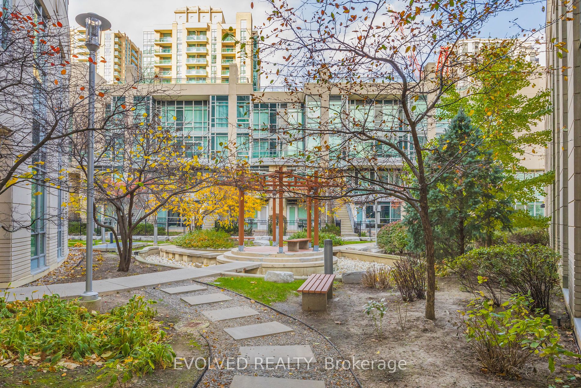 18 Holmes Avenue, #305