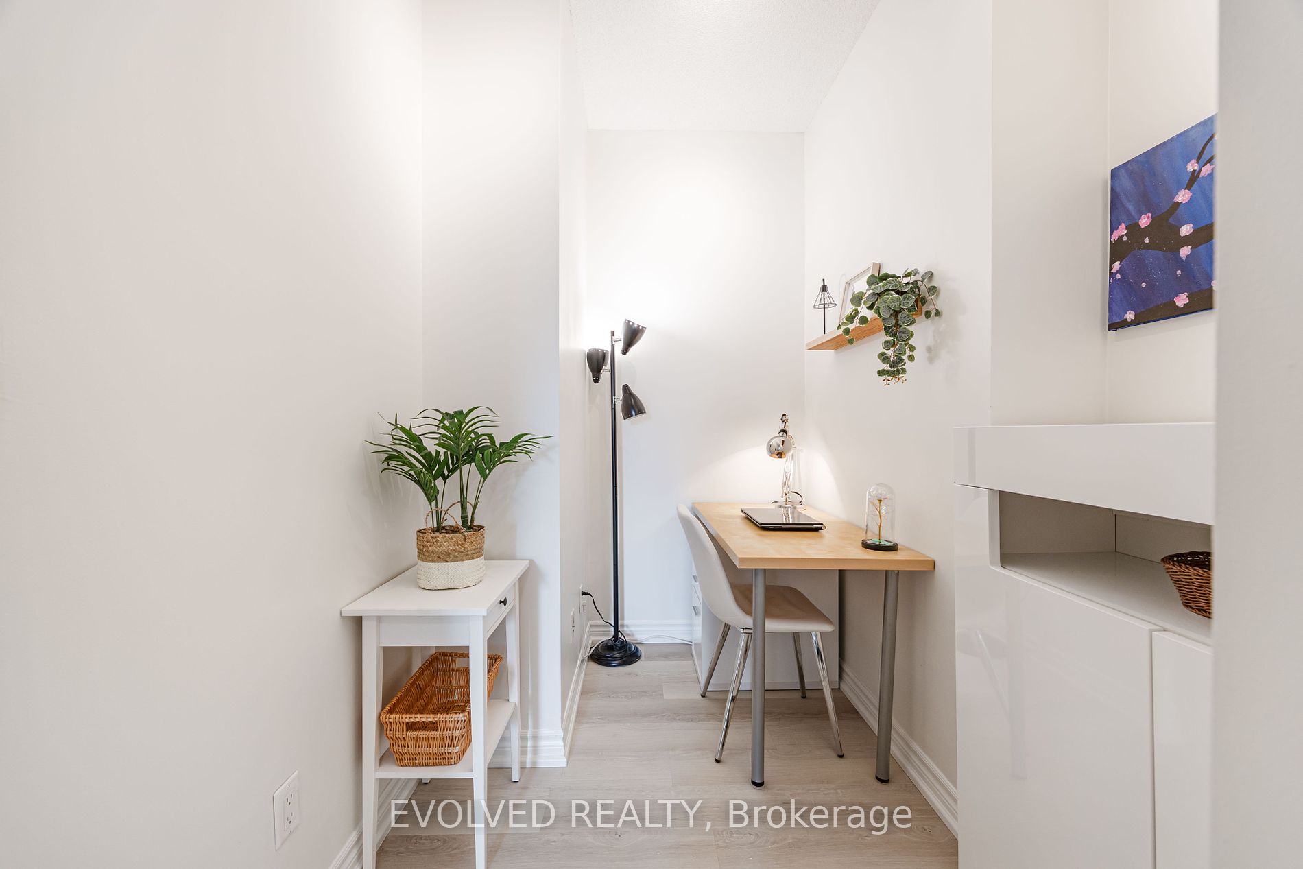 18 Holmes Avenue, #305