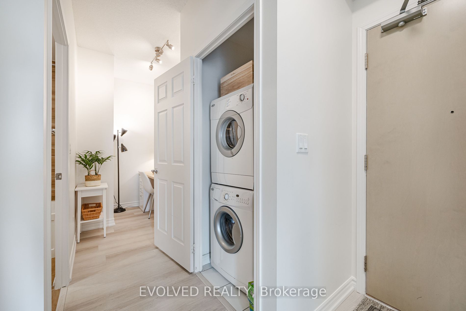 18 Holmes Avenue, #305