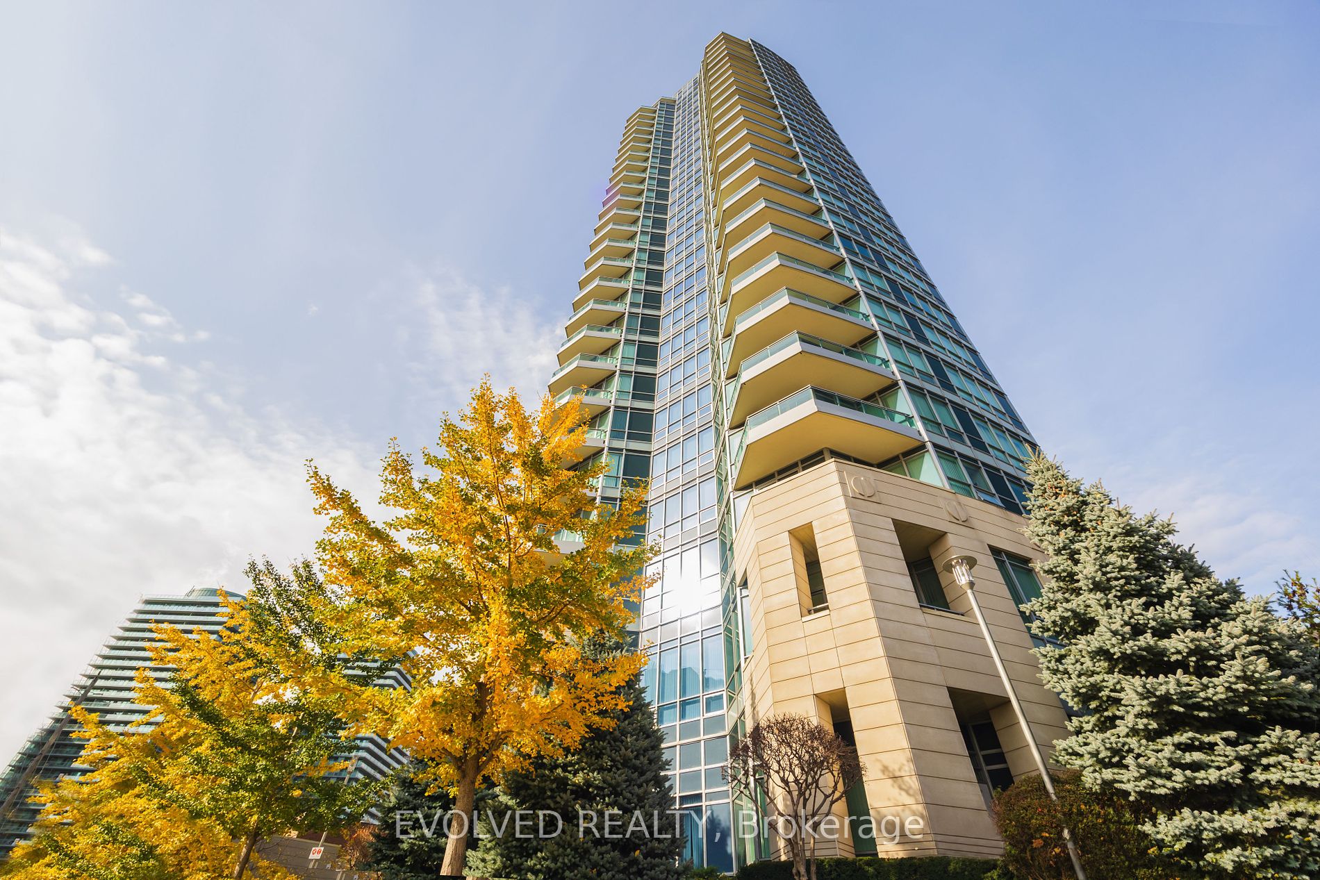 18 Holmes Avenue, #305